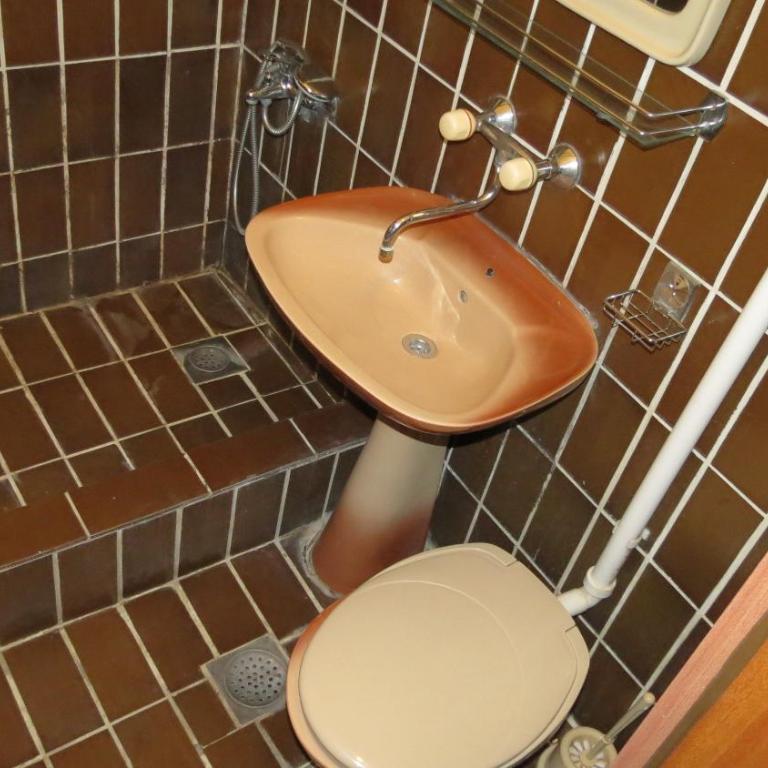 Guesthouse Obala - Niskobudžetna Četvorokrevetna Soba bez Balkona - 5
