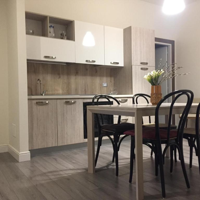Poloni Apartment - Three-Bedroom Apartment - 1