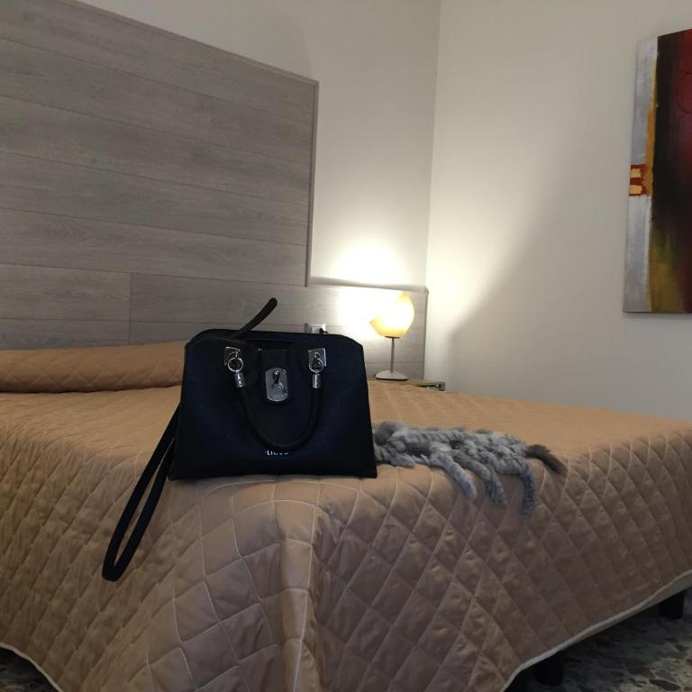 Poloni Apartment - Three-Bedroom Apartment - 8