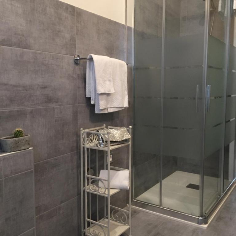 Poloni Apartment - Three-Bedroom Apartment - 4