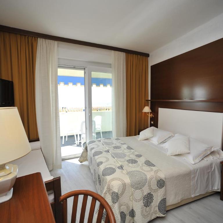Hotel Corallo - Camera Matrimoniale/Doppia con Letti Singoli con Balcone e Vista Mare Laterale - 1
