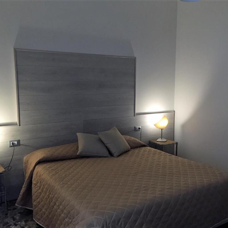 Poloni Apartment - Three-Bedroom Apartment - 2