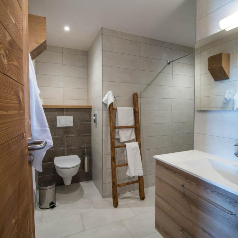 Le Relais du Petit Saint Bernard - Chambre Familiale avec Balcon - 4