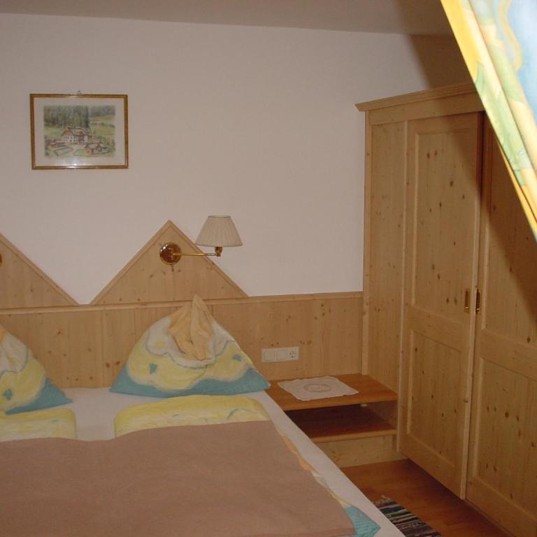 Pension - Bauernhof - Dreibettzimmer - 2