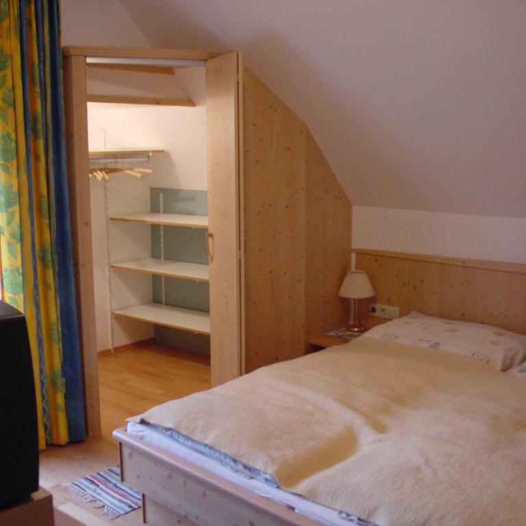 Pension - Bauernhof - Doppel- oder Zweibettzimmer - 2