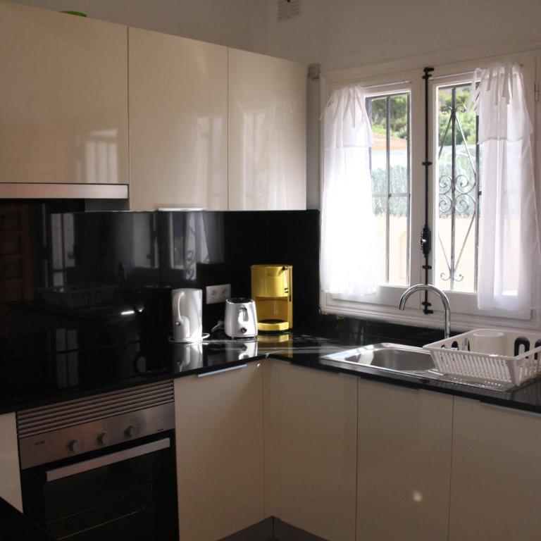 Vista Bahia II Apartments- top floor with balcony views & ground floor with garden and BBQ - Apartment with Sea View - 16