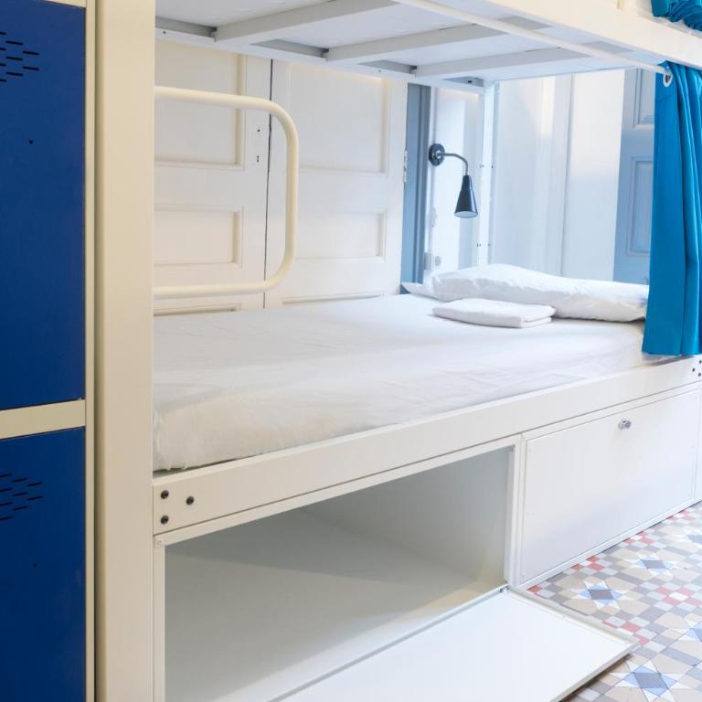 Soul Backpackers Barcelona - Bed in 10-Bed Mixed Dormitory Room - 8