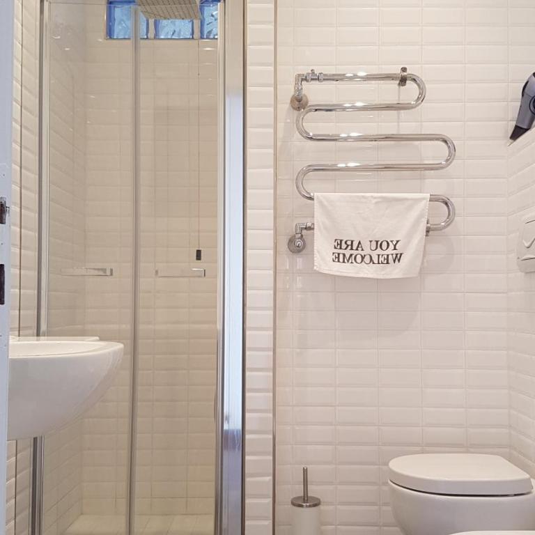 EMI's Guest House - Double or Twin Room with External Private Bathroom and City View - 17