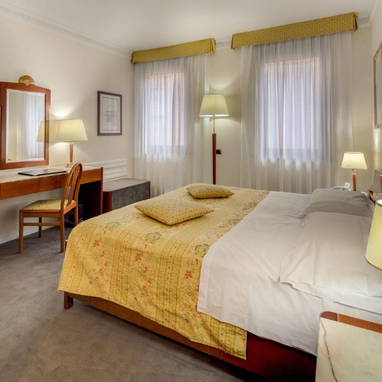 Hotel Roma - Two Connecting Double or Twin Rooms - 6