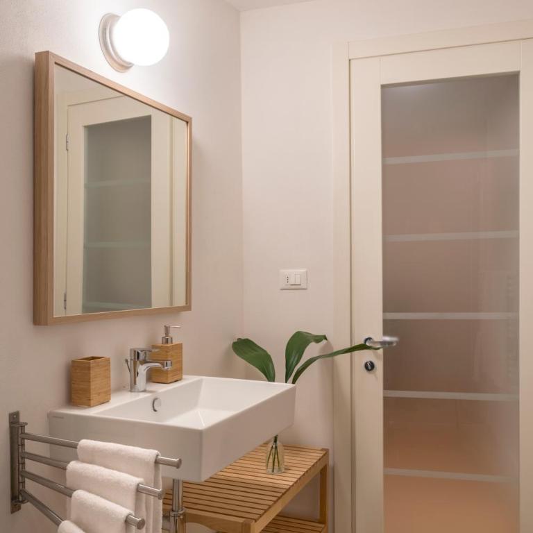 Zip b&b . design in Florence - Camera Matrimoniale con Letto Supplementare - 8