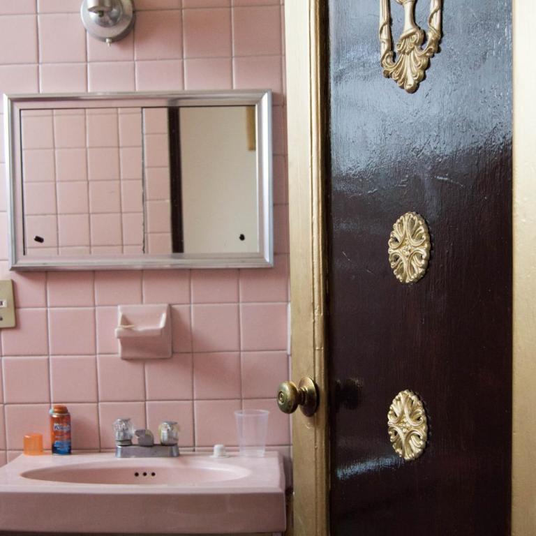 The Roof Backpackers - Double Room with Private Bathroom - 4
