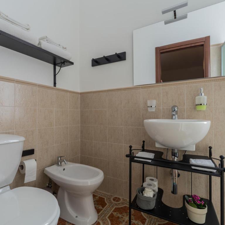 Catania Inn Rooms - Quadruple Room with Balcony - 6