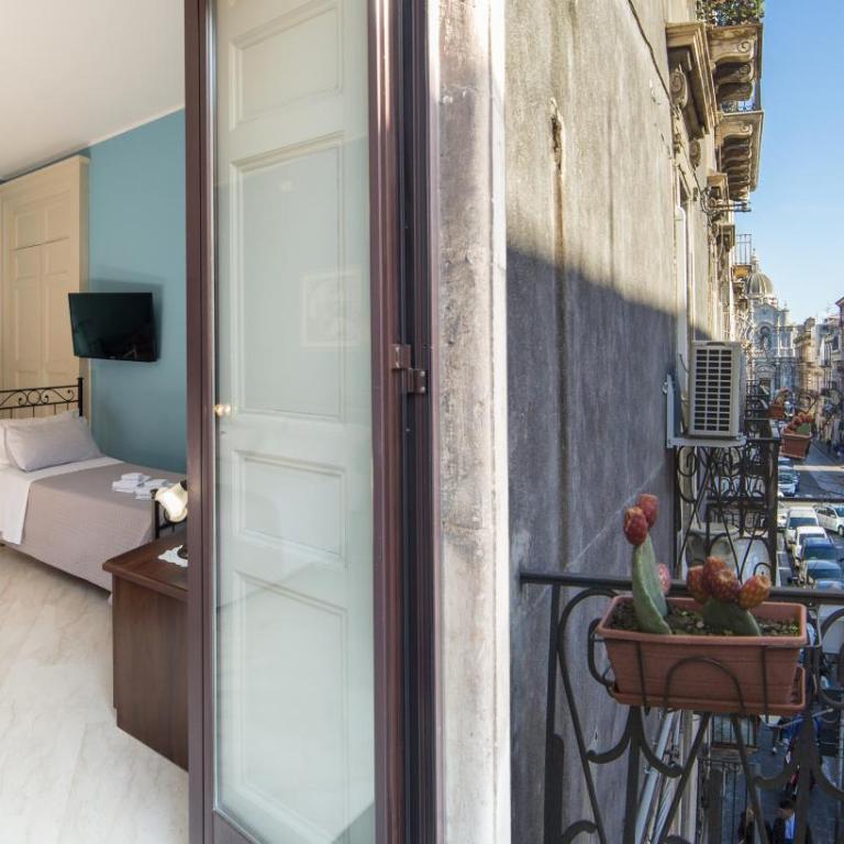 Catania Inn Rooms - Quadruple Room with Balcony - 11