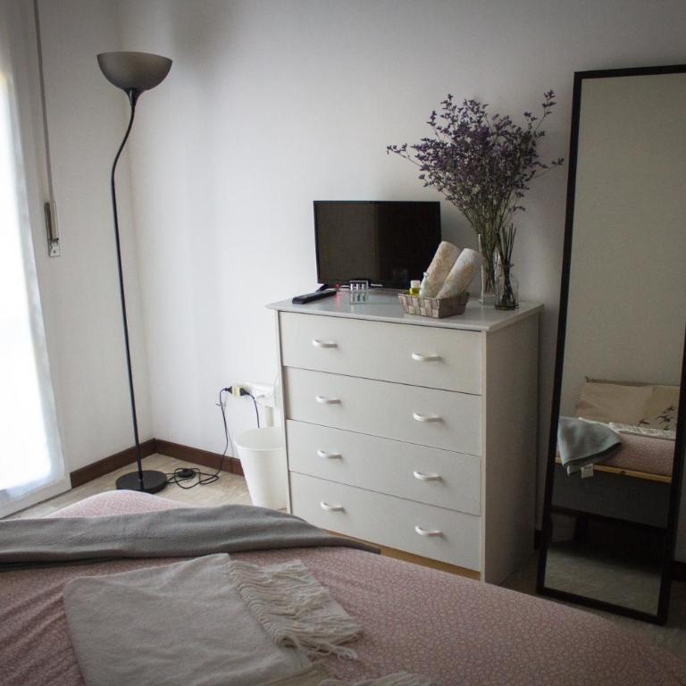 A due passi dal Lumière - Camera Matrimoniale con Bagno in Comune - 17