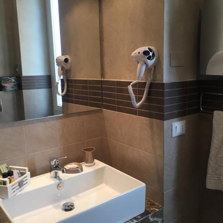 Les Chambres de la Place - Camera Tripla Comfort - 9