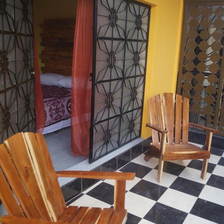 Hostal Las Cruces - Deluxe Double Room with Balcony - 8