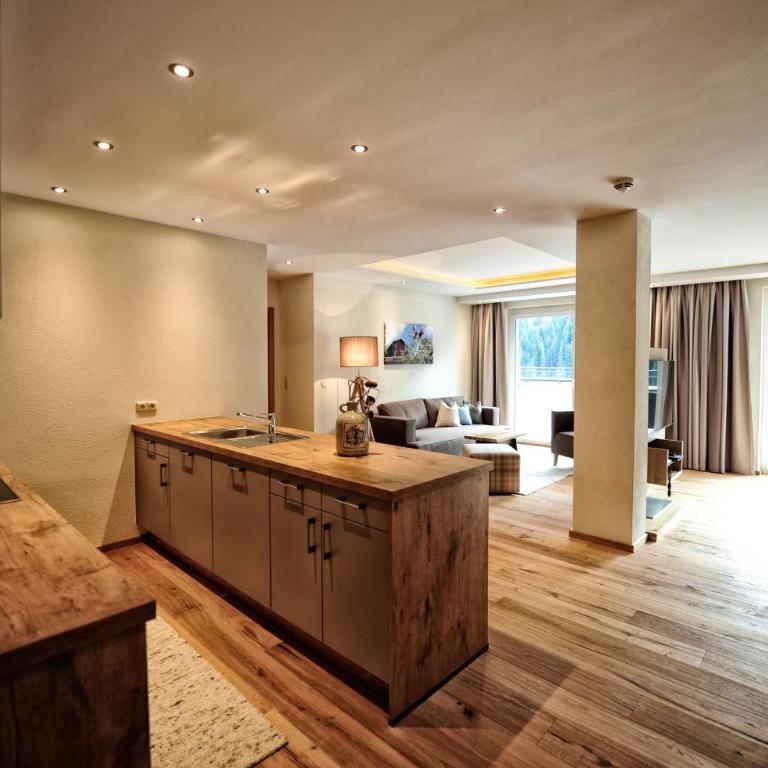 Hotel Dorfstadl - Deluxe Apartment mit 3 Schlafzimmern - 3