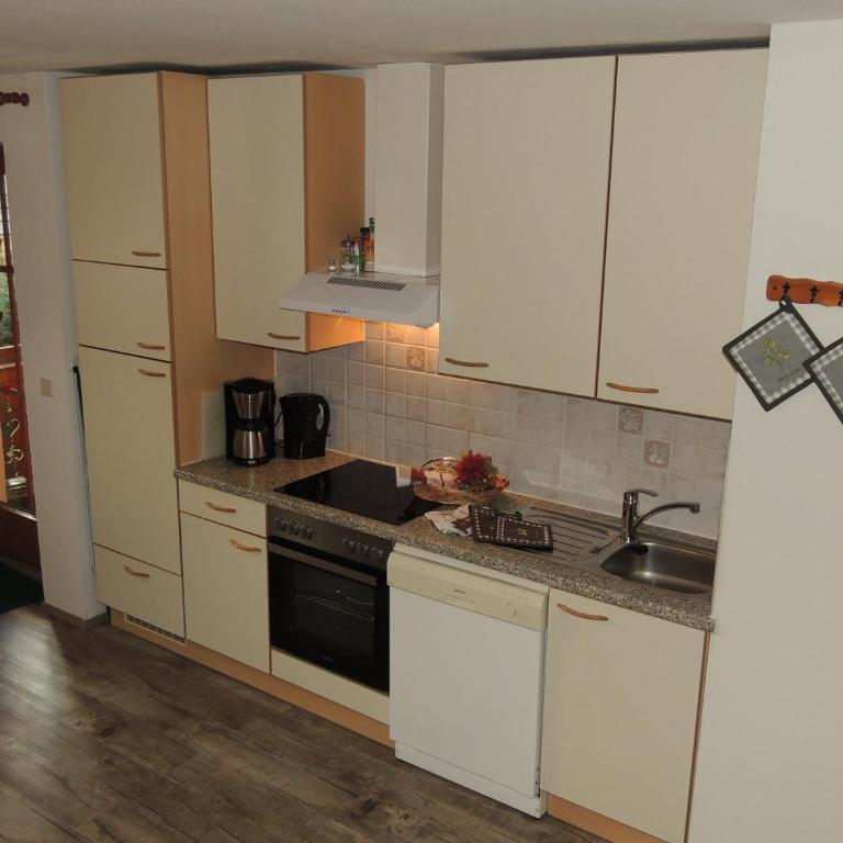 Haus Unterweger - Apartment mit 3 Schlafzimmern, Terrasse und Balkon - 12