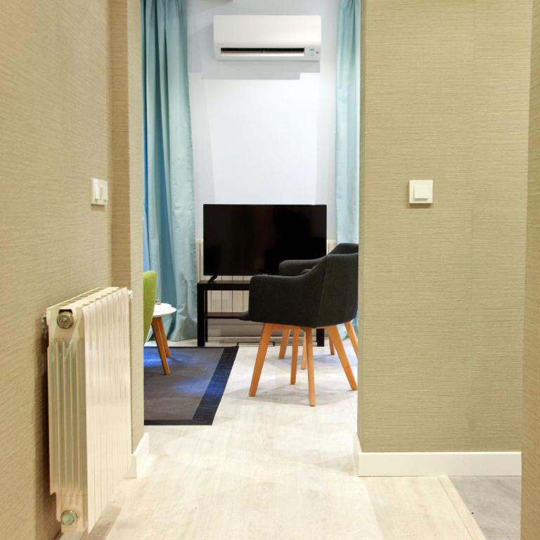 Feelathome Madrid Suites Apartments - Two-Bedroom Apartment - 7