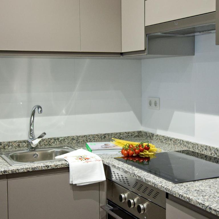 Feelathome Madrid Suites Apartments - Two-Bedroom Apartment - 21