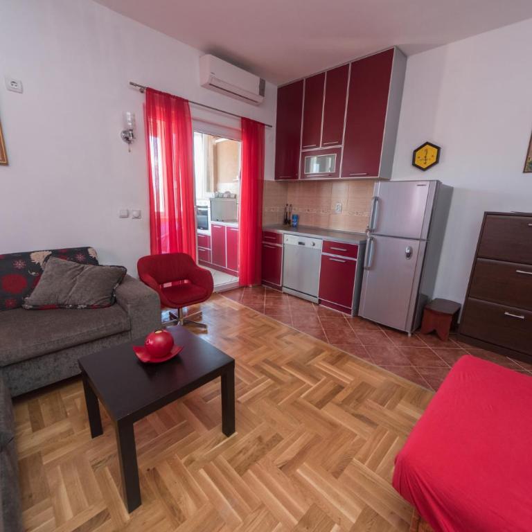 Apartmani Jazz Aleksandra - Porodični Apartman sa Balkonom i Pogledom na More - 18