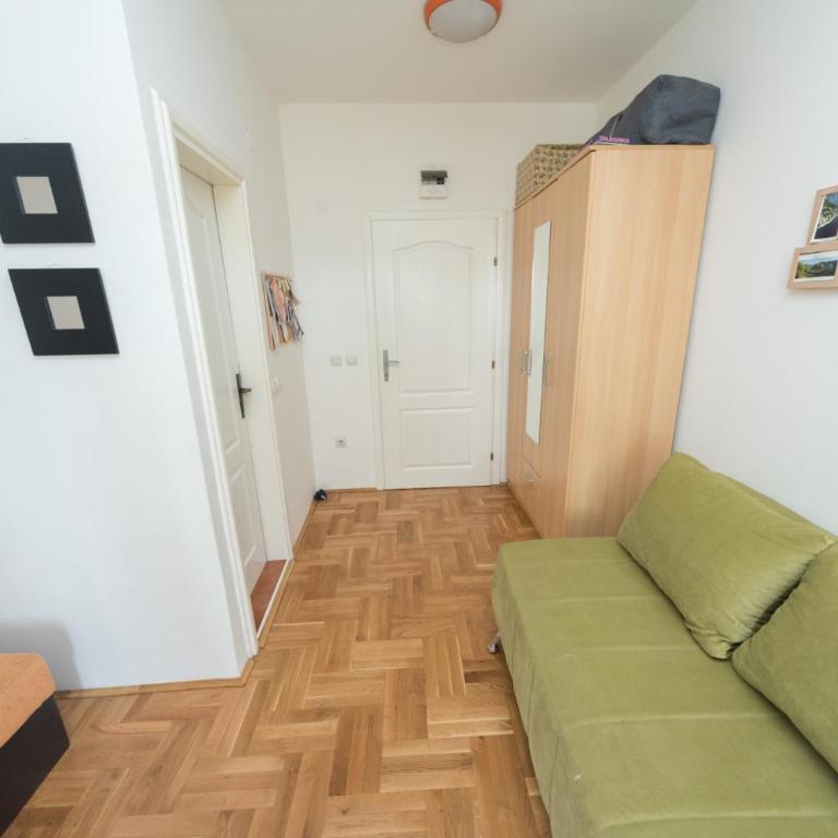 Apartmani Jazz Aleksandra - Apartman sa Jednom Spavaćom Sobom i Balkonom (4 Odrasle Osobe) - 12