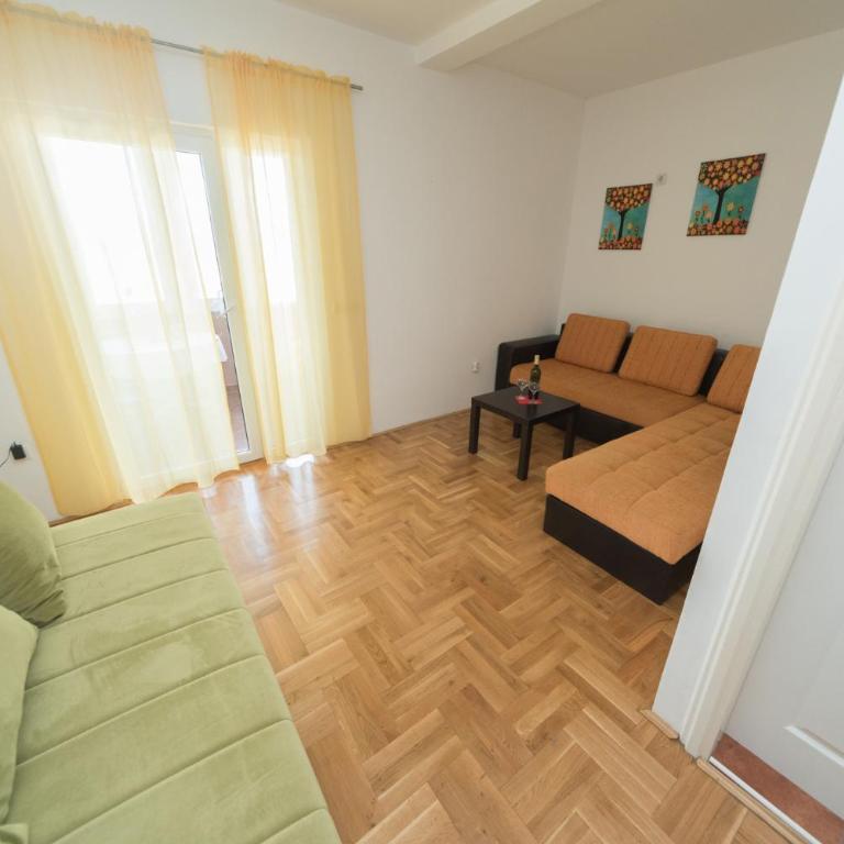 Apartmani Jazz Aleksandra - Apartman sa Jednom Spavaćom Sobom i Balkonom (4 Odrasle Osobe) - 10