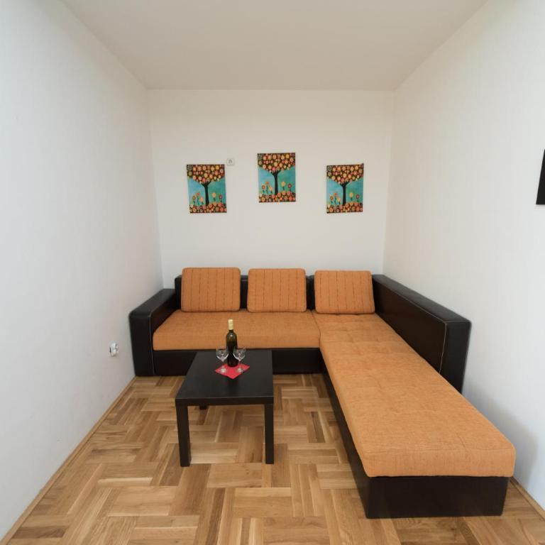 Apartmani Jazz Aleksandra - Apartman sa Jednom Spavaćom Sobom i Balkonom (4 Odrasle Osobe) - 9