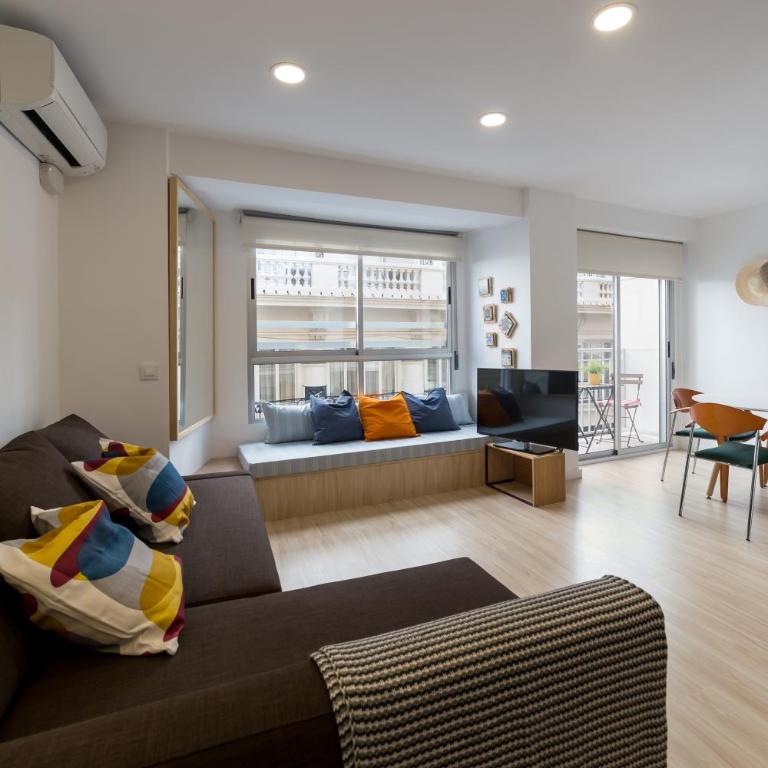 Valencia Just in the Middle - Apartment with Balcony - 4