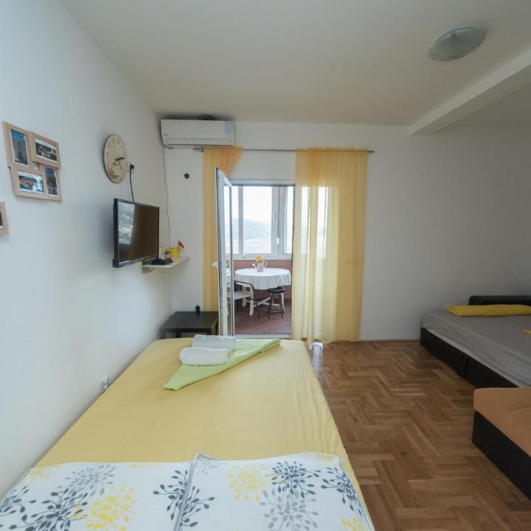 Apartmani Jazz Aleksandra - Apartman sa Jednom Spavaćom Sobom i Balkonom (4 Odrasle Osobe) - 3