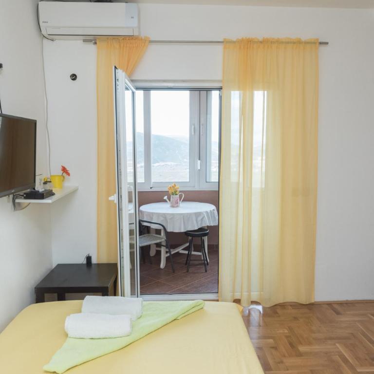 Apartmani Jazz Aleksandra - Apartman sa Jednom Spavaćom Sobom i Balkonom (4 Odrasle Osobe) - 2