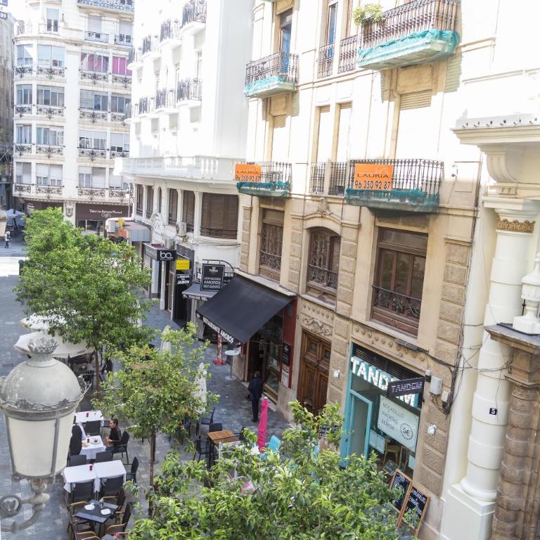 Valencia Just in the Middle - Apartment with Balcony - 15