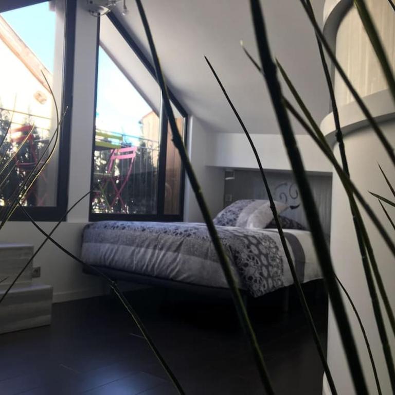 Le Cocon De Notre Dame - Four-Bedroom Loft Apartment with Sauna - 24