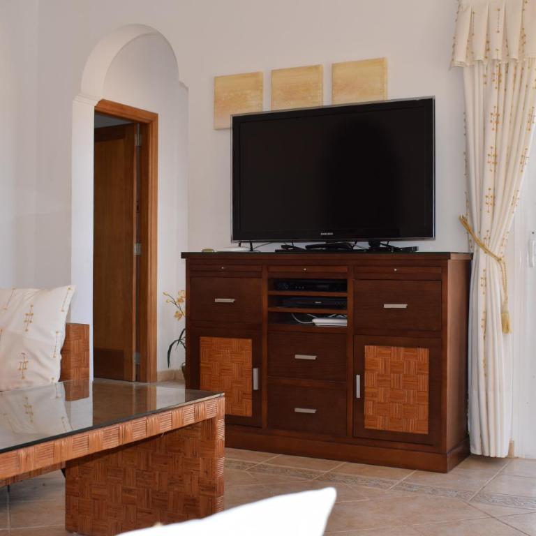 Villa Rochelle - Villa with Private Pool - 39