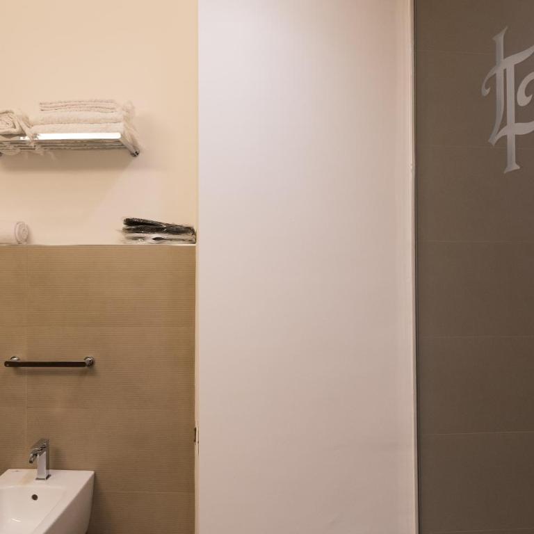 Villa Le Terrazze Charming Rooms - Deluxe Suite with Sea View - 16