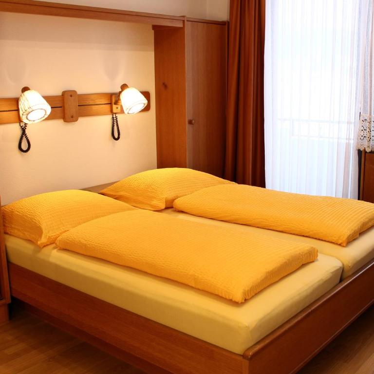 Hotel Sonnenhof - Doppel-/Zweibettzimmer mit Balkon - 9