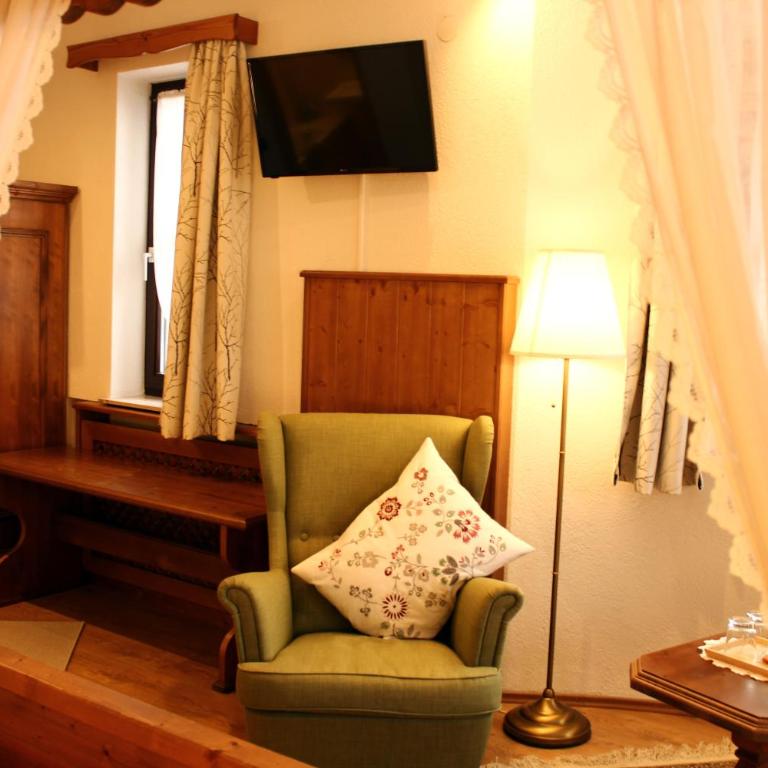 Hotel Sonnenhof - Doppelzimmer mit Himmelbett - 5