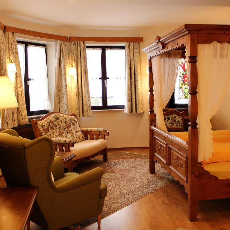 Hotel Sonnenhof - Doppelzimmer mit Himmelbett - 1