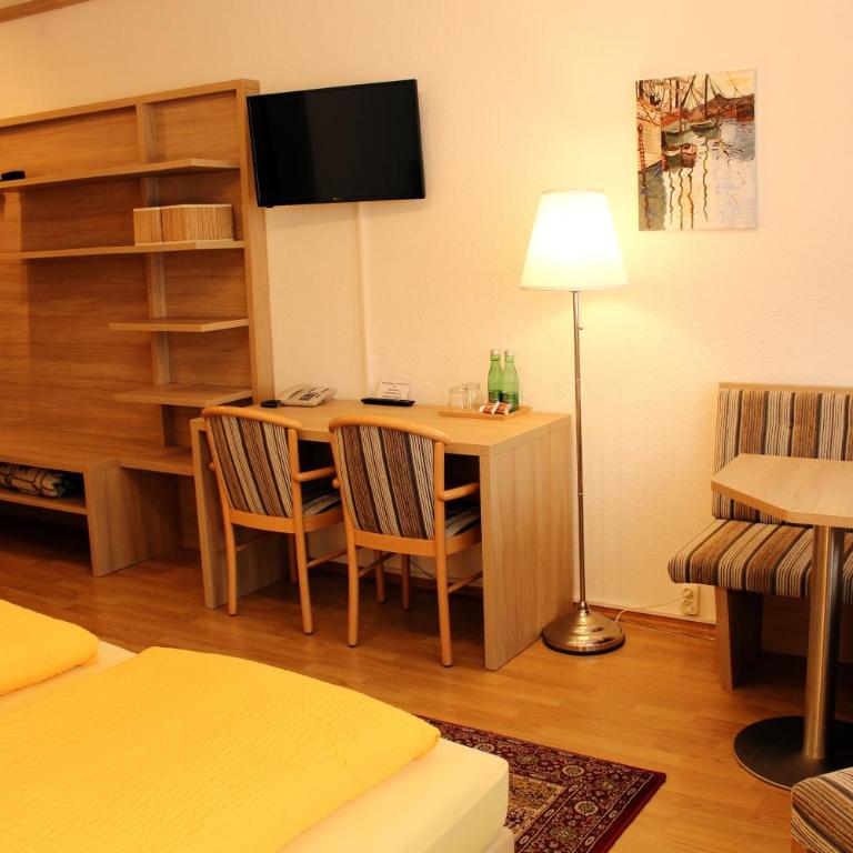 Hotel Sonnenhof - Doppel-/Zweibettzimmer mit Balkon - 4