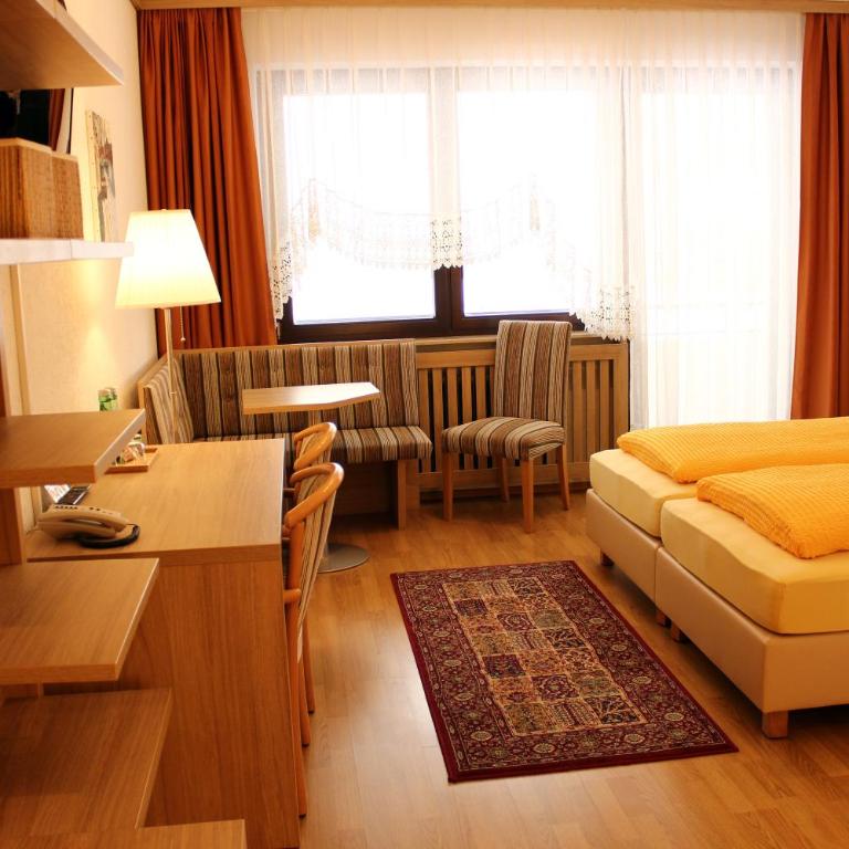 Hotel Sonnenhof - Doppel-/Zweibettzimmer mit Balkon - 2