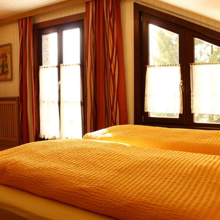 Hotel Sonnenhof - Doppel-/Zweibettzimmer mit Balkon - 12
