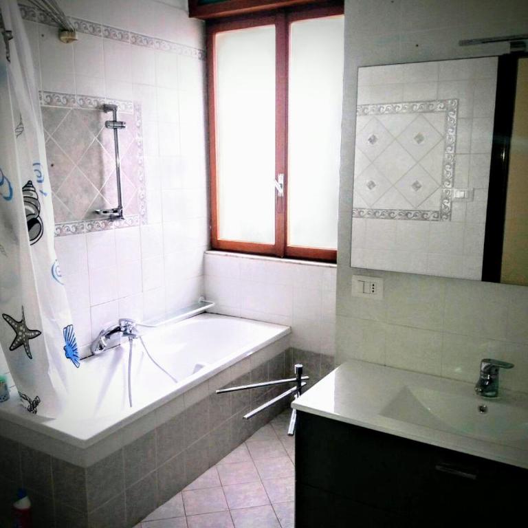 B&B Delfis II - Camera Matrimoniale con Bagno Privato - 12