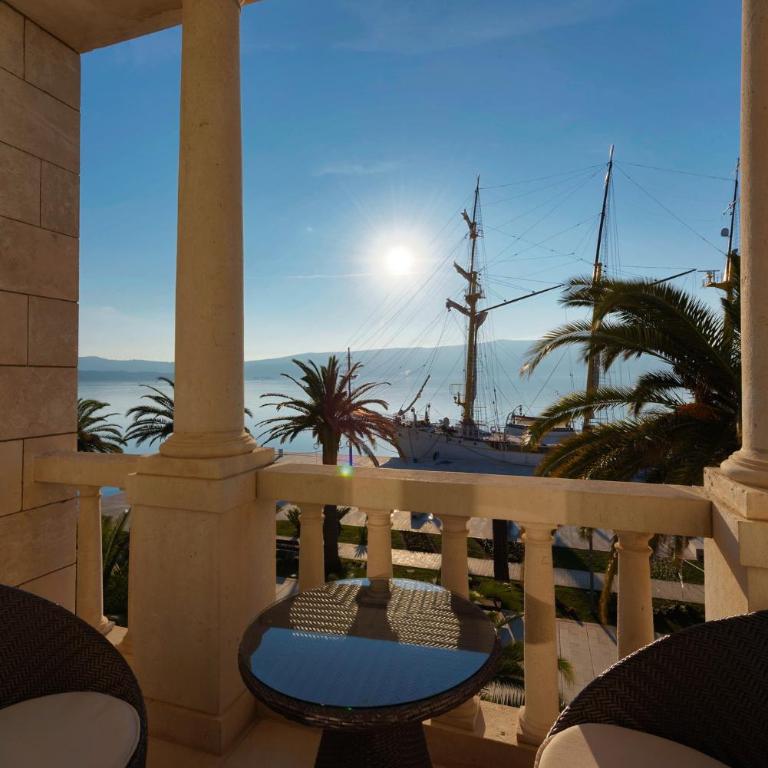 Hotel Astoria - Suite with Sea View - 8
