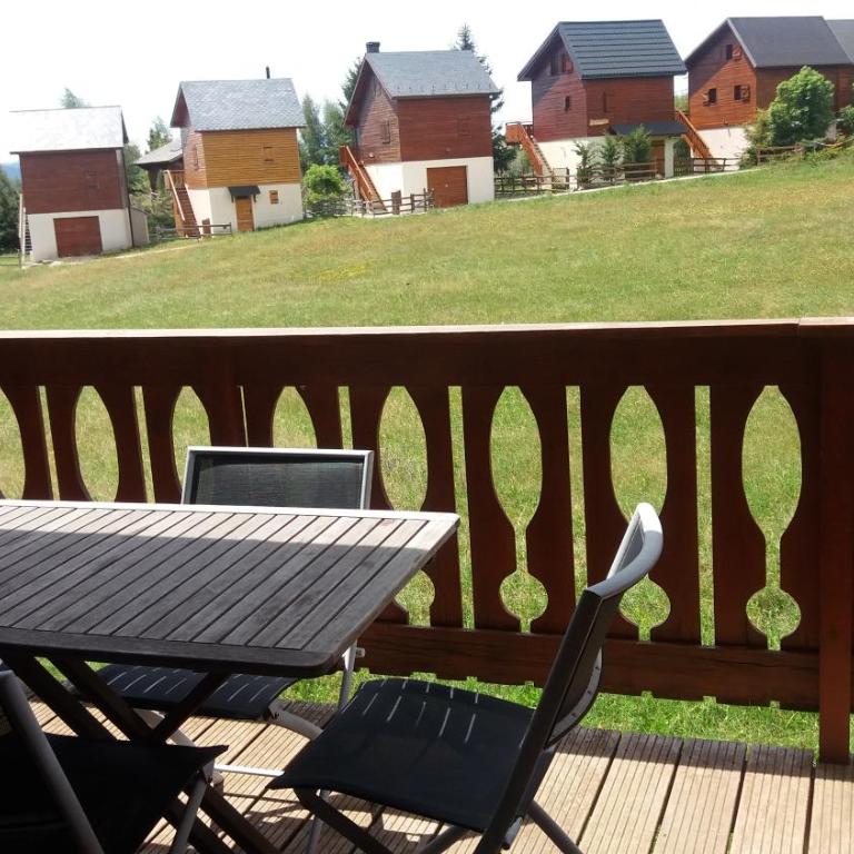 CHEZ LYLi & COMPAGNIE, PISCINE, JACCUZZI, SALLE DE SPORT - Appartement - 3