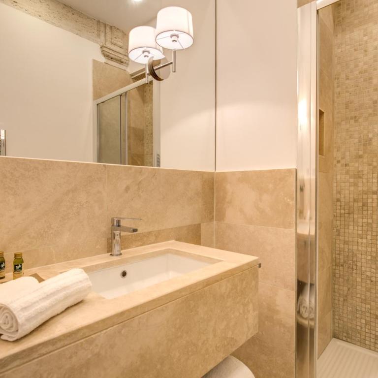 Pantheonview - Luxury Suites - Camera Matrimoniale/Doppia con Letti Singoli con Balcone - 7