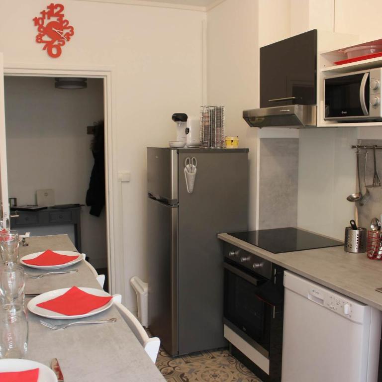 Appartement Quai Ouest, vue entrée port, Stationnement gratuit, Lits faits pour votre arrivée, serviettes de toilettes fournies - Appartement - 8