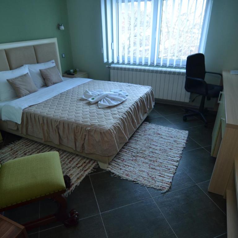 Garni Hotel Lama - Double Room - 12