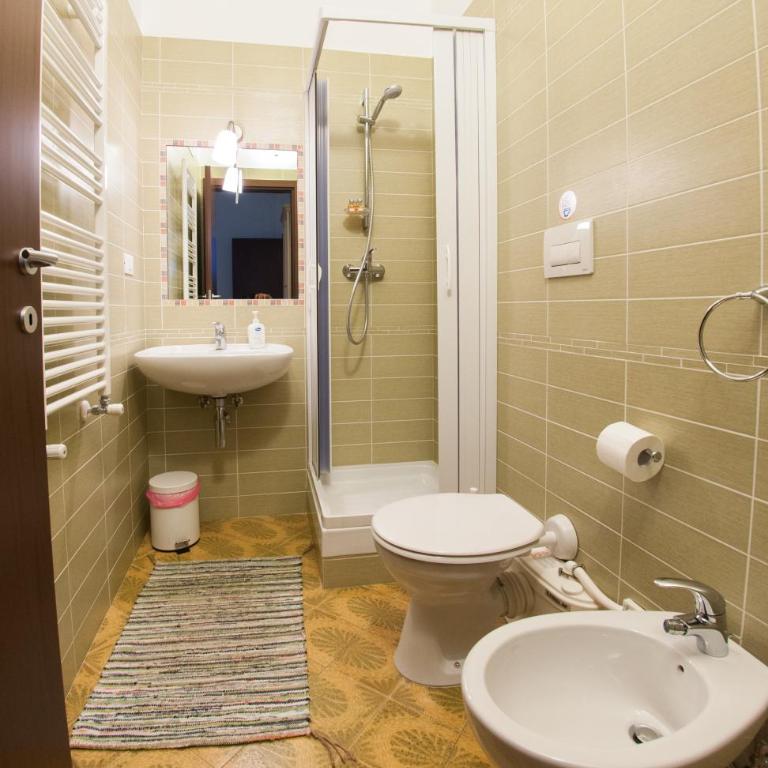 B&B da LEO - Camera Matrimoniale/Doppia con Letti Singoli con Bagno Privato - 5