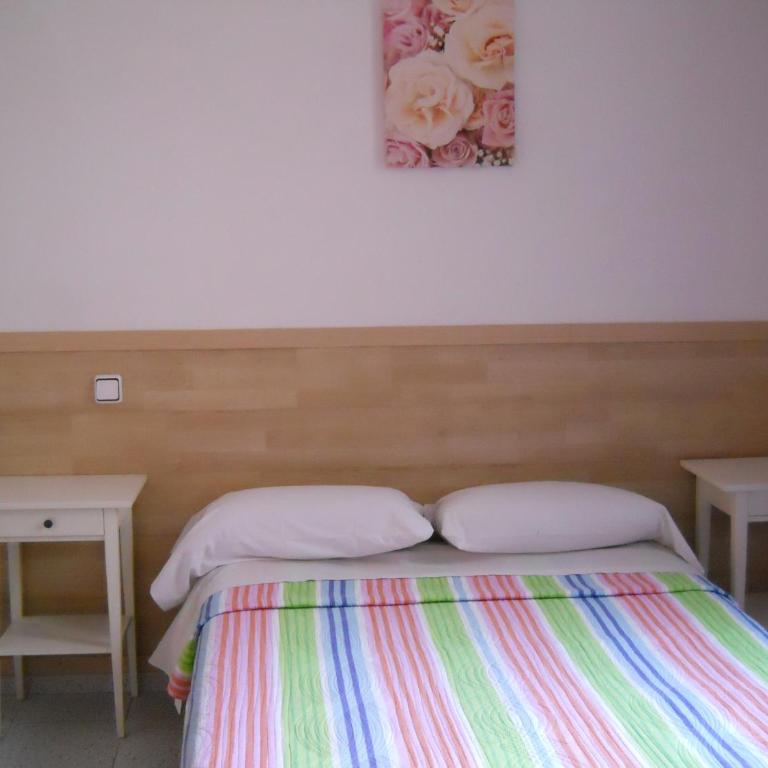 Hostal River - Double or Twin Room with Private Bathroom - 5