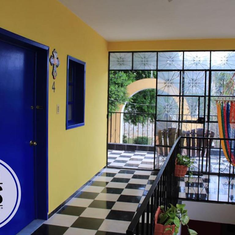 Hostal Las Cruces - Deluxe Double Room with Balcony - 9